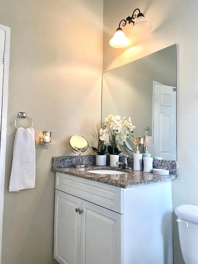 White Diamond Apartment Runaway Bay