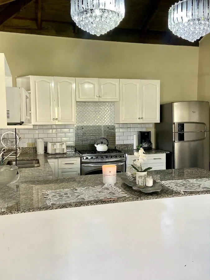 White Diamond Apartment Runaway Bay