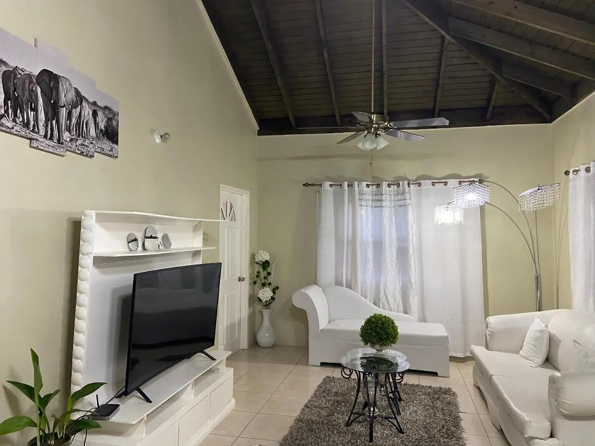 Apartmán White Diamond Runaway Bay 0*,