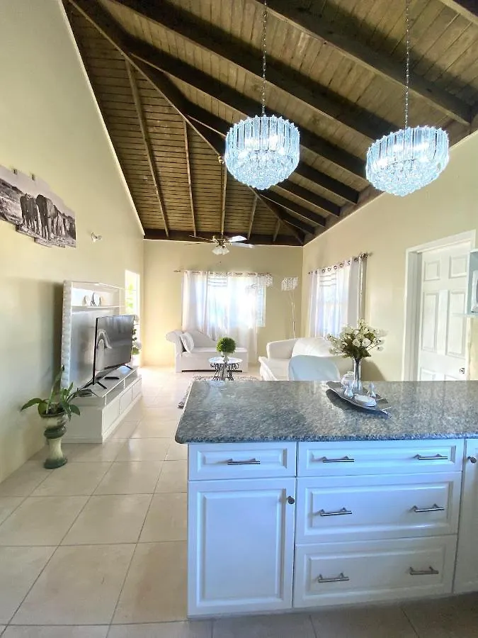 White Diamond Apartment Runaway Bay