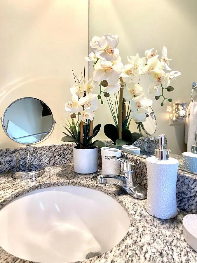 White Diamond Apartment Runaway Bay
