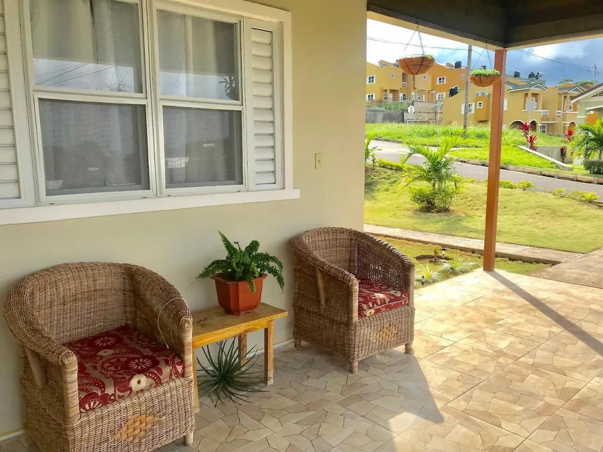 White Diamond Apartment Runaway Bay